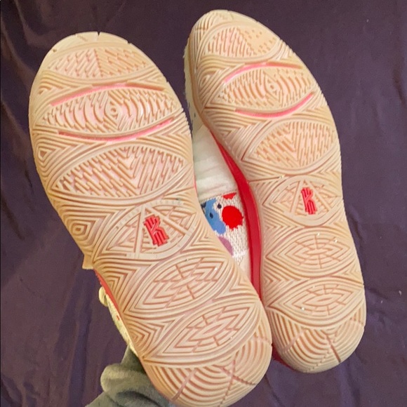 Nike Kyrie 5 PE - light basketball shoes - Picture 5 of 5